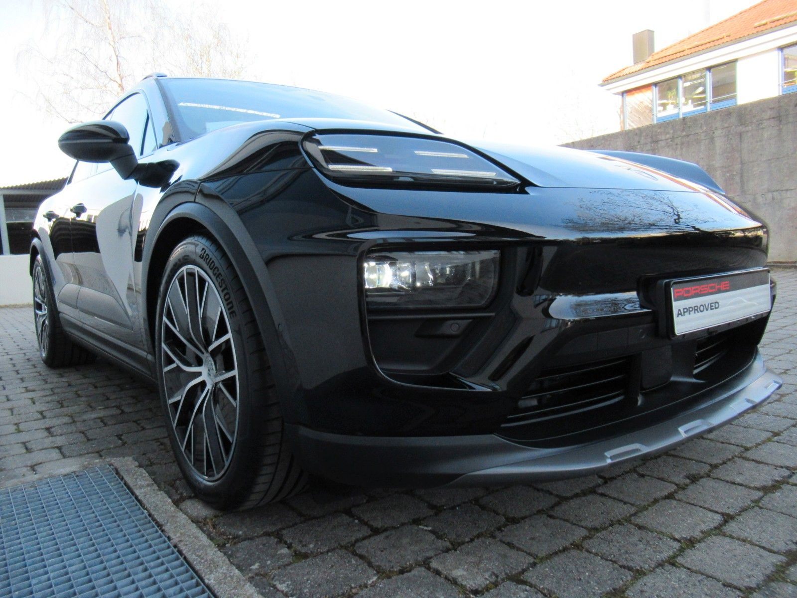 Porsche MACAN 4e - Samsaru's Car Outlet