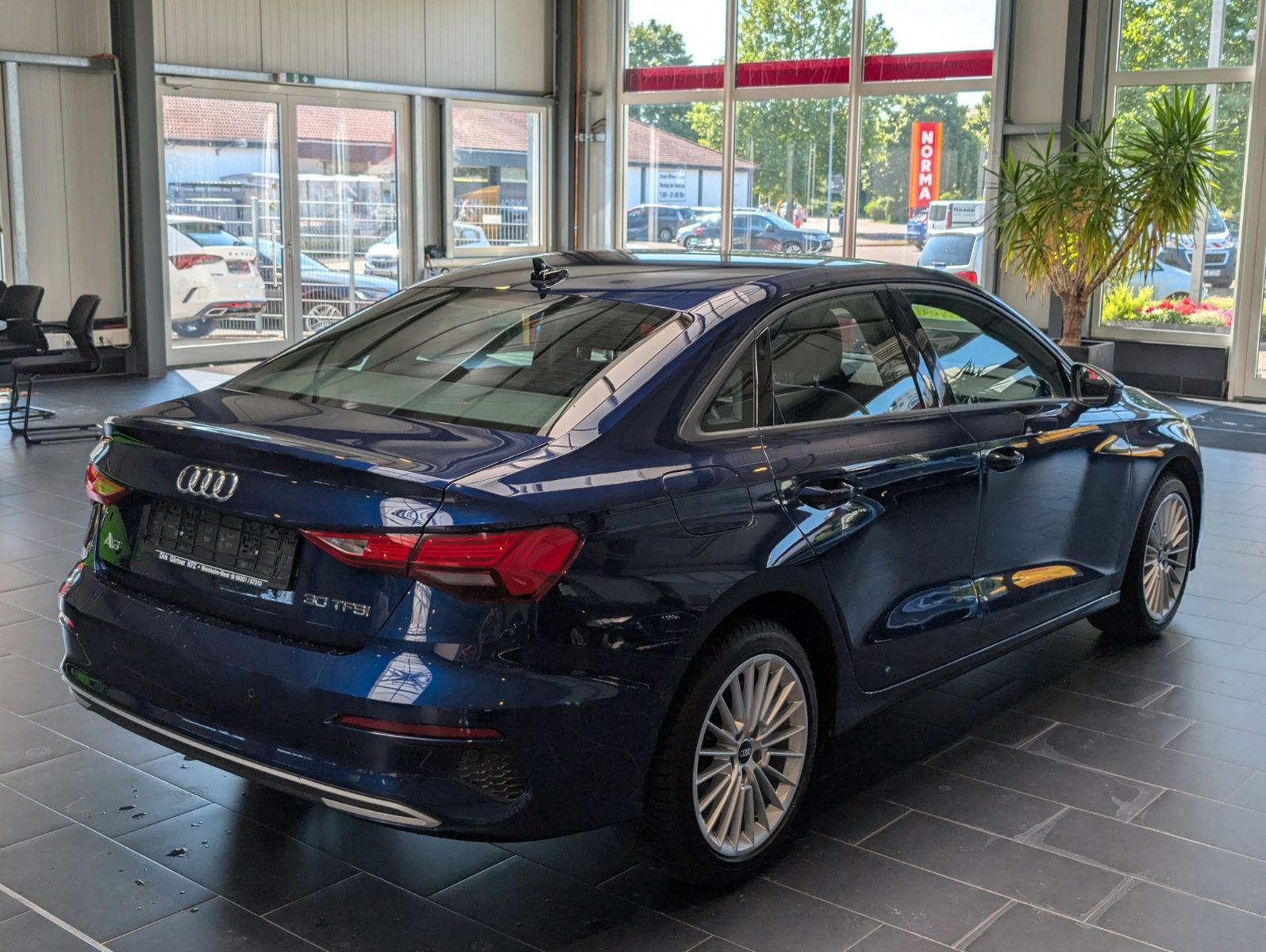 Audi A3 30 TFSI Limousine S tronic advanced - Samsaru's Car Outlet