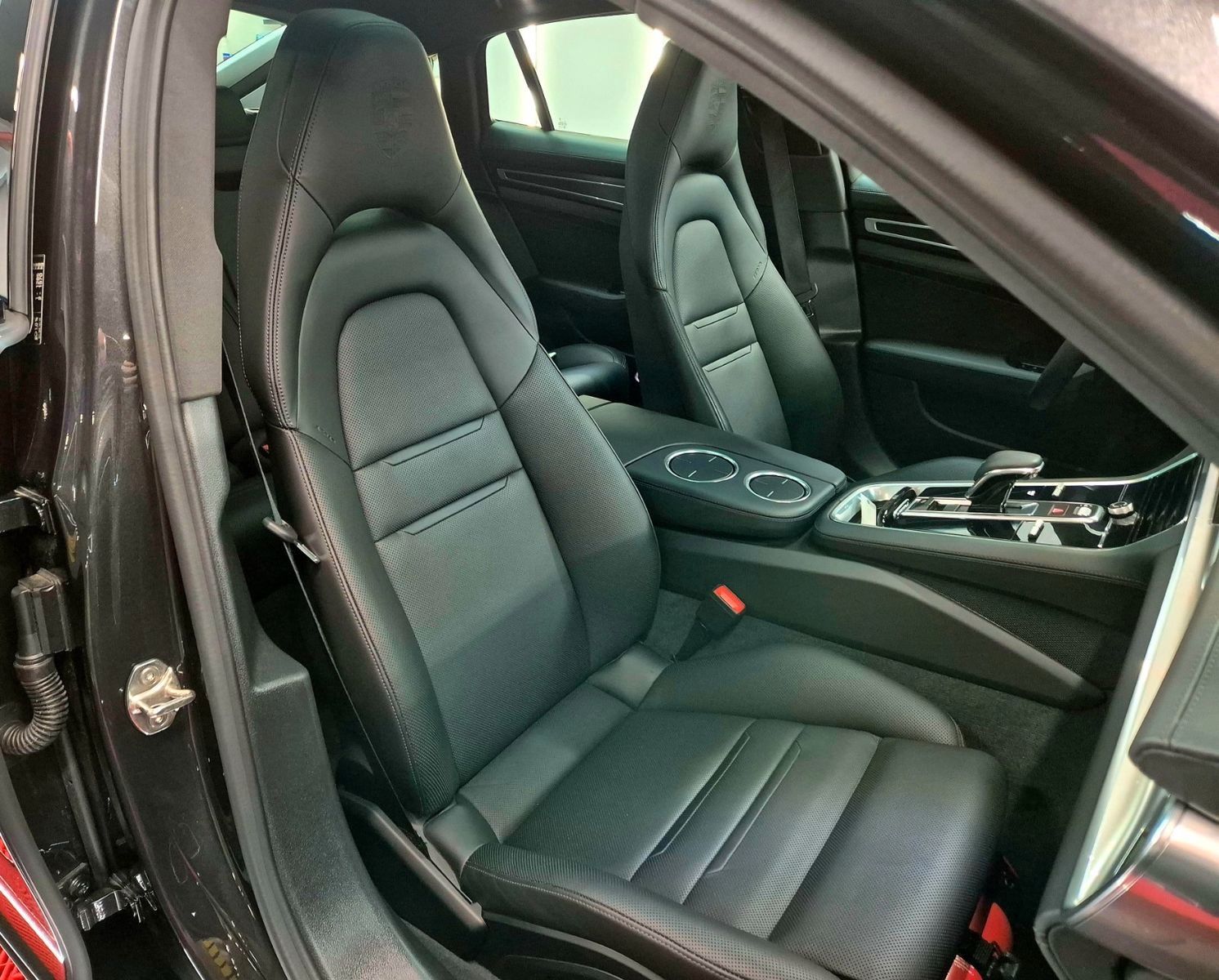 Porsche Panamera 4 E-Hybrid Platinum Edition