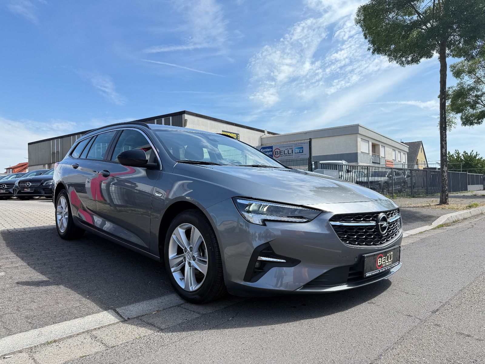 Opel Insignia B Sports Tourer Business - Samsaru's Car Outlet