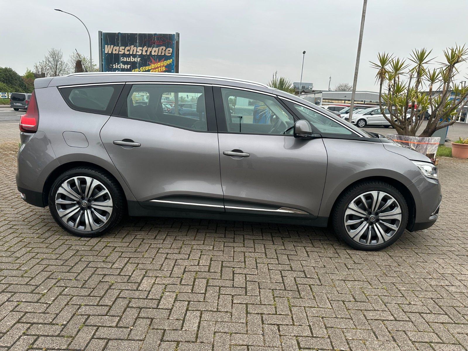 Renault Scenic IV Grand Business Edition - Samsaru's Car Outlet
