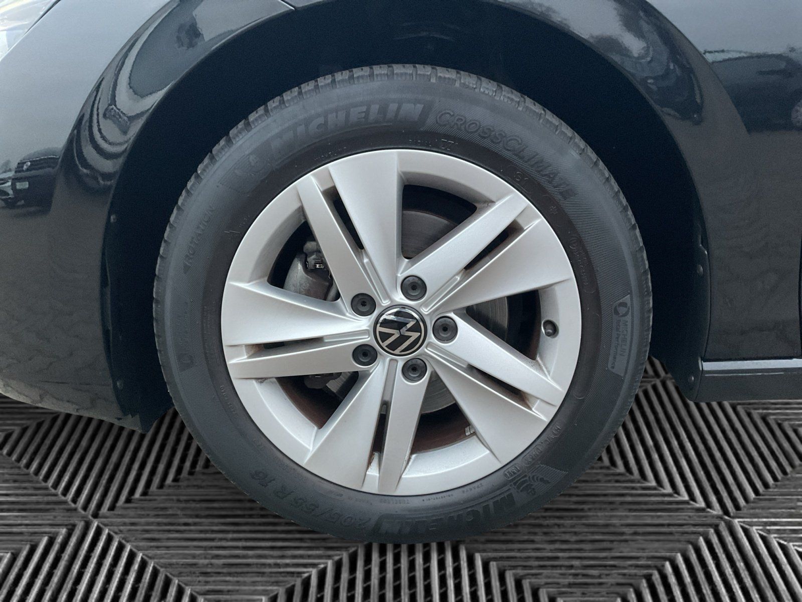 Volkswagen Golf VIII 1.5 TSI Life - Samsaru's Car Outlet