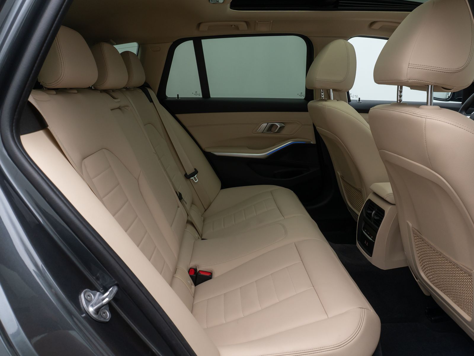BMW 320d Luxury Line - Samsaru's Car Outlet