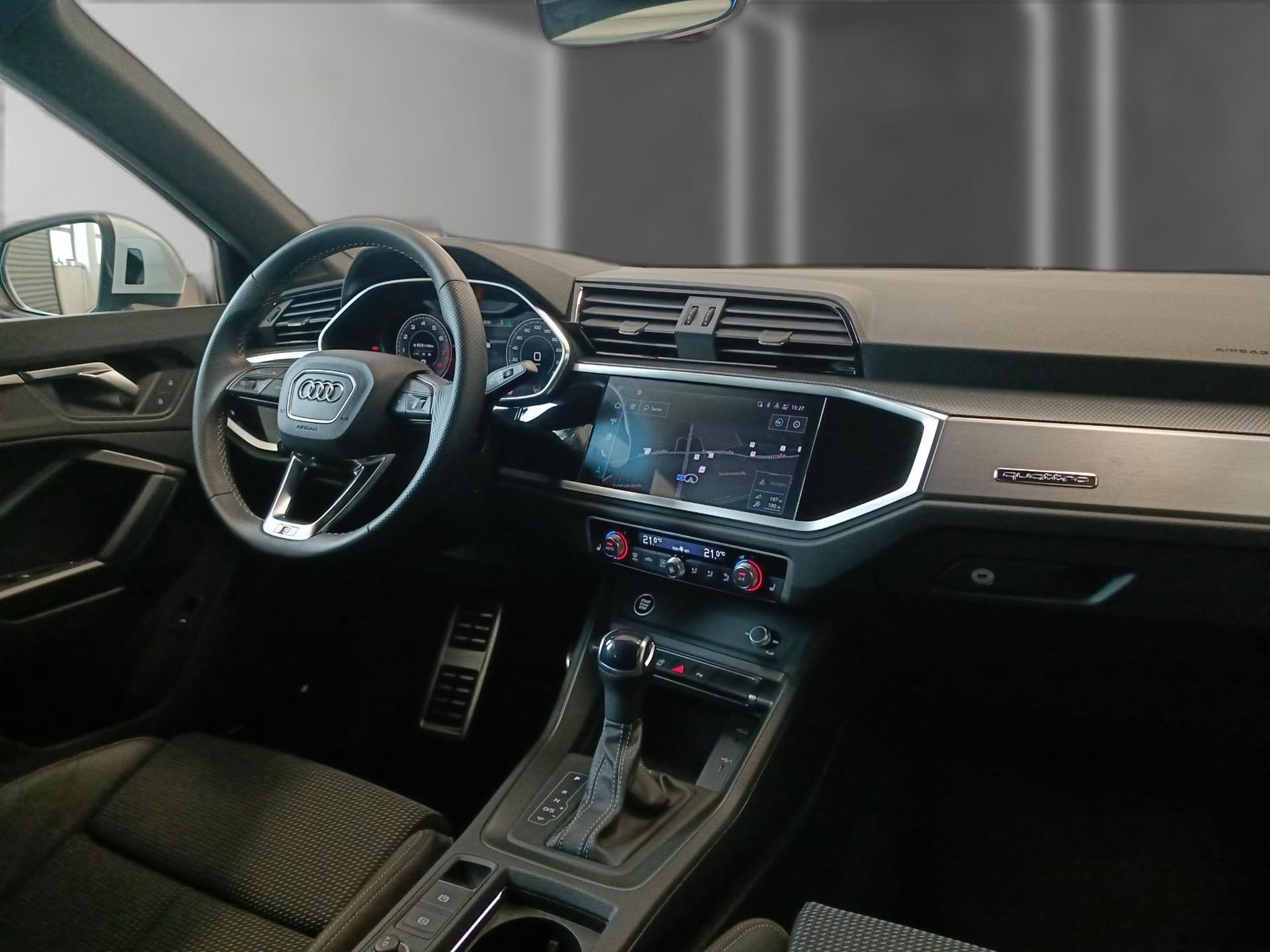 Audi Q3 45 TFSI quattro S line - Samsaru's Car Outlet