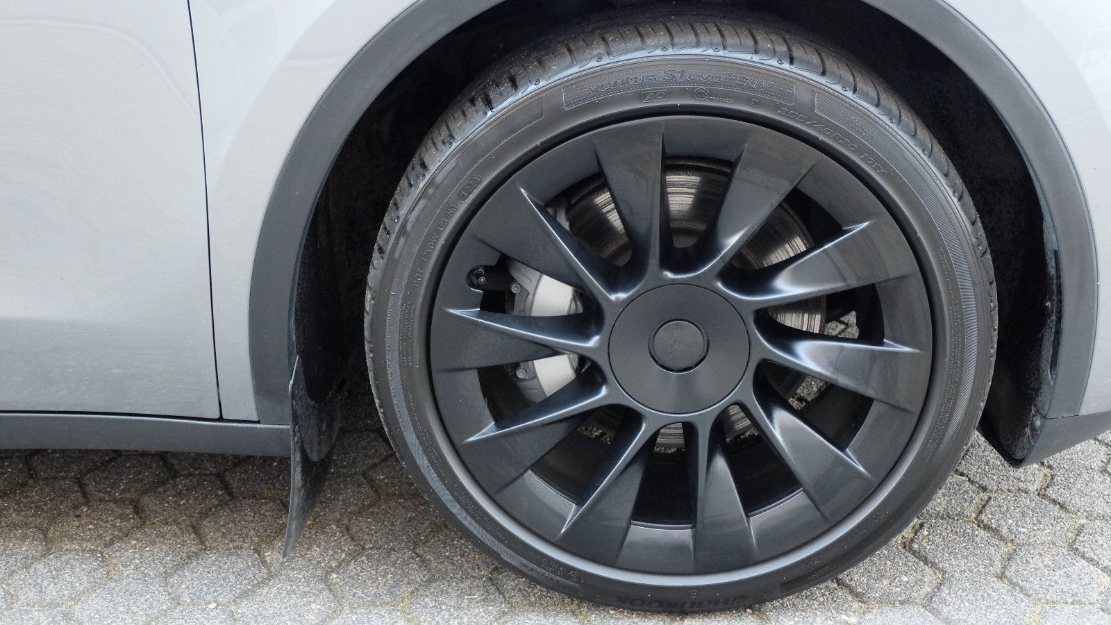 Tesla Model Y Long Range Dual AWD