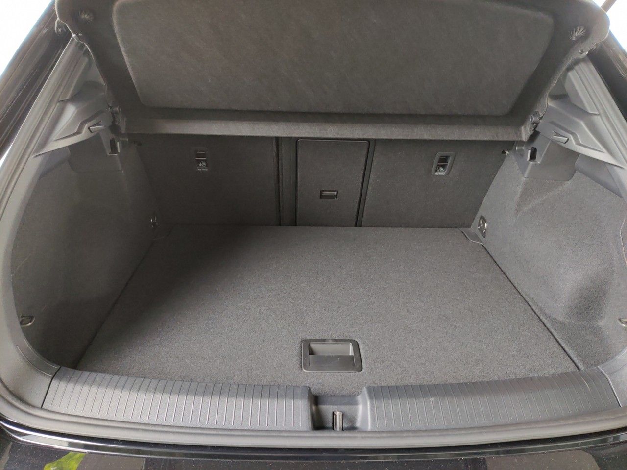 Volkswagen T-Roc 2.0 TDI DSG 4MOTION R-Line - Samsaru's Car Outlet