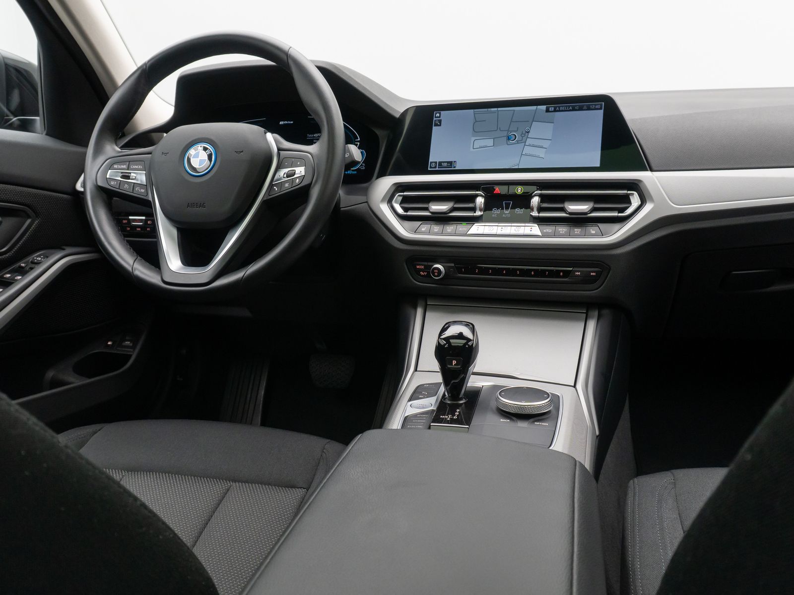 BMW 320e - Samsaru's Car Outlet