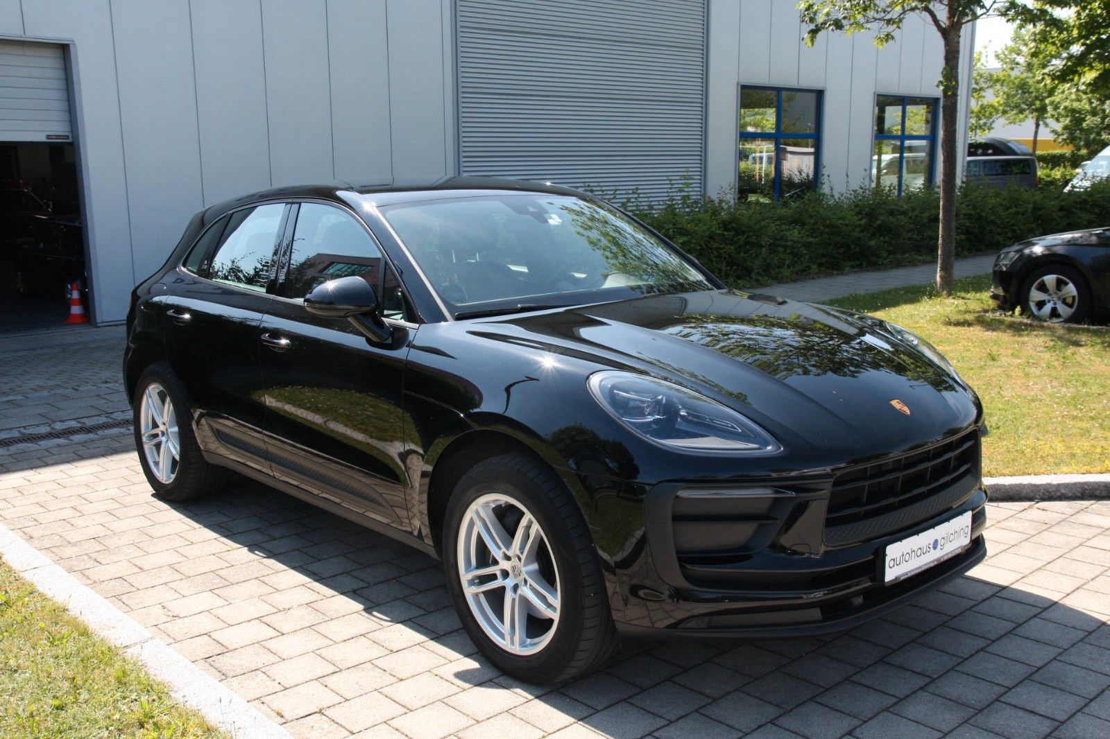 Porsche Macan - Samsaru's Car Outlet