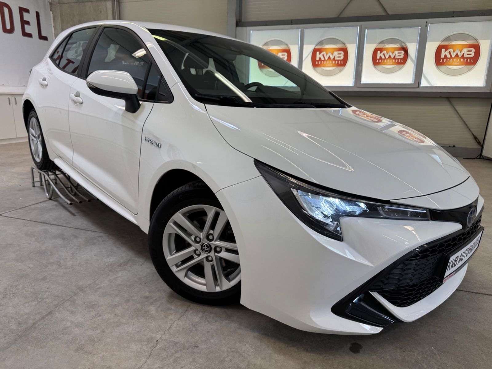 Toyota Corolla 1.8 Hybrid Business Edition - Samsaru's Car Outlet