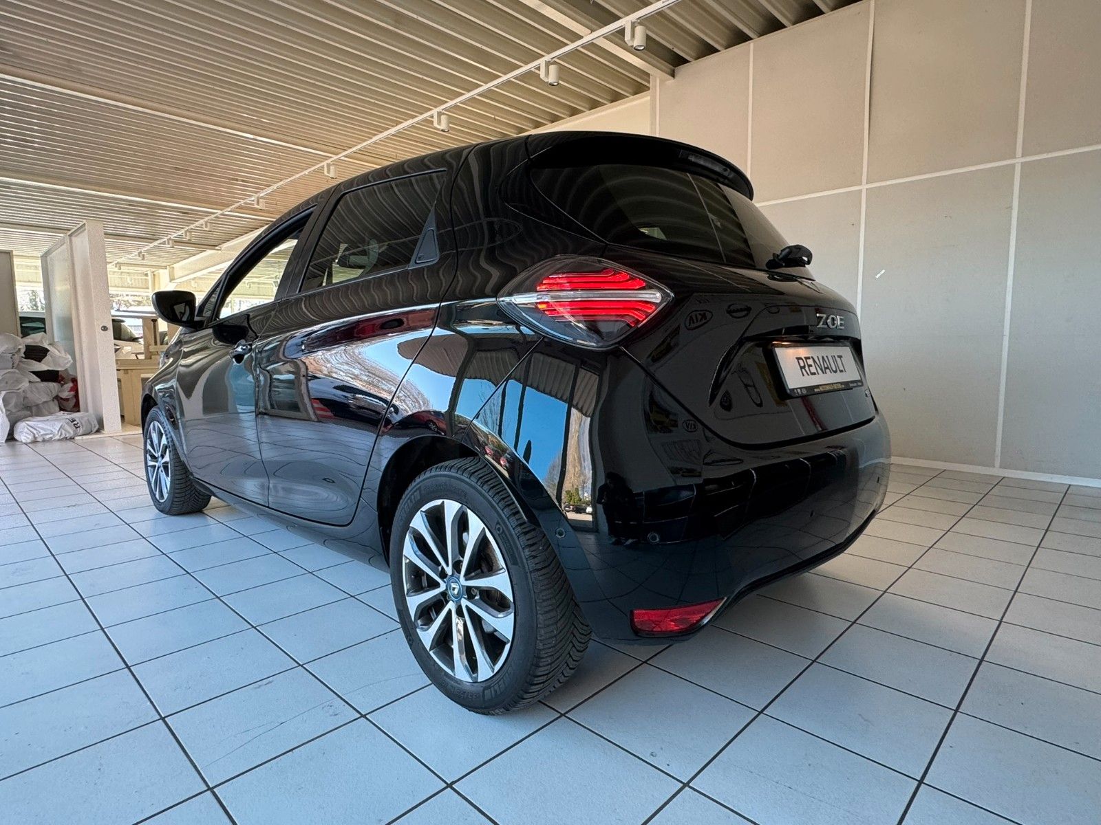 Renault ZOE Zoe Intens - Samsaru's Car Outlet