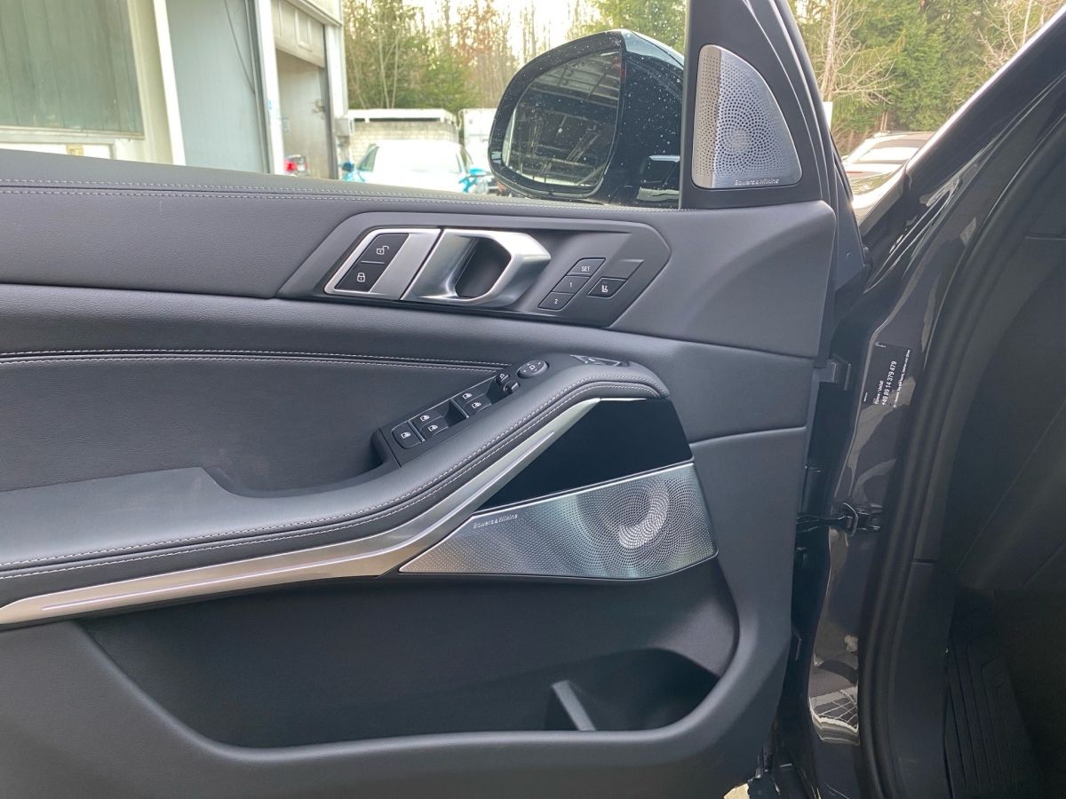 BMW X5 xDrive40d M-Sport B&W KeyLess Pano AHK Air LE