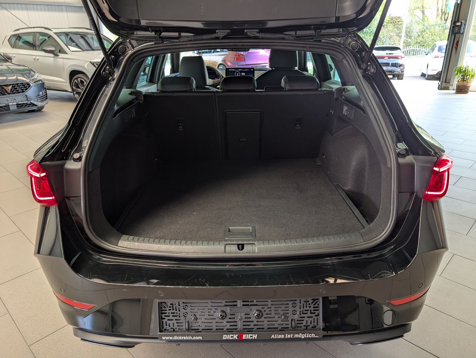 Cupra Leon 1.5eTSI DSG Matrix - Samsaru's Car Outlet