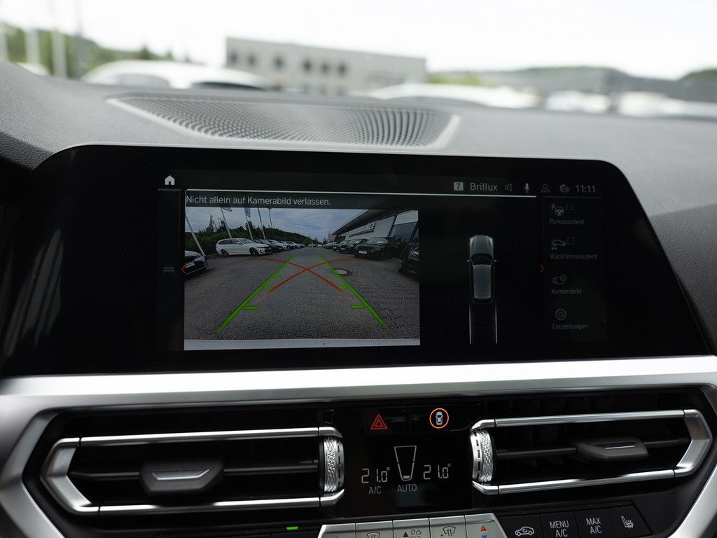 BMW 330e Touring xDrive M-Sport PANO AHK HUD LASER