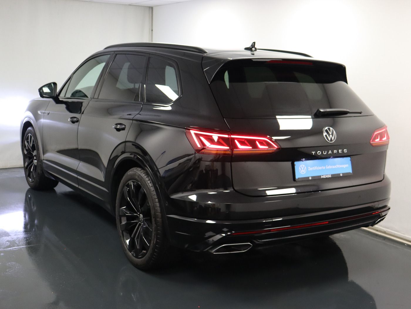 Volkswagen Touareg 3.0 TDI 4 Motion R-Line - Samsaru's Car Outlet