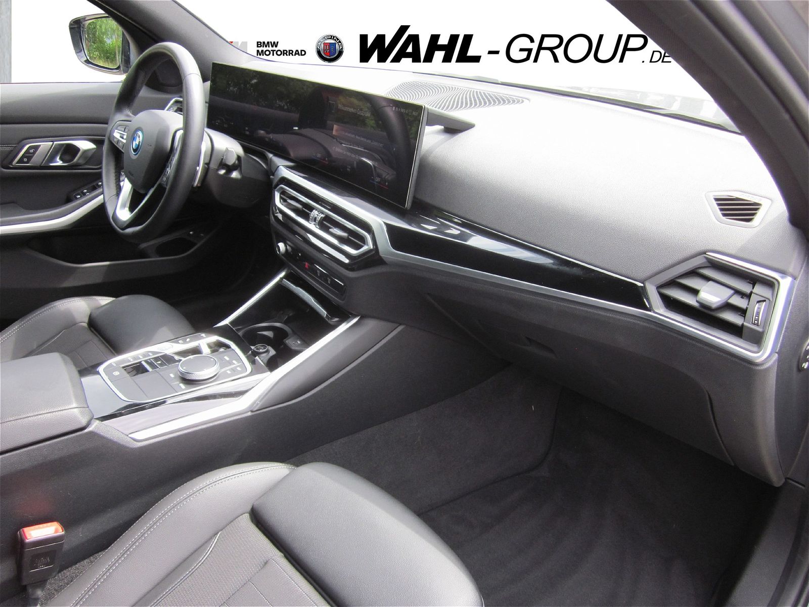 BMW 320e Touring LC Plus - Samsaru's Car Outlet