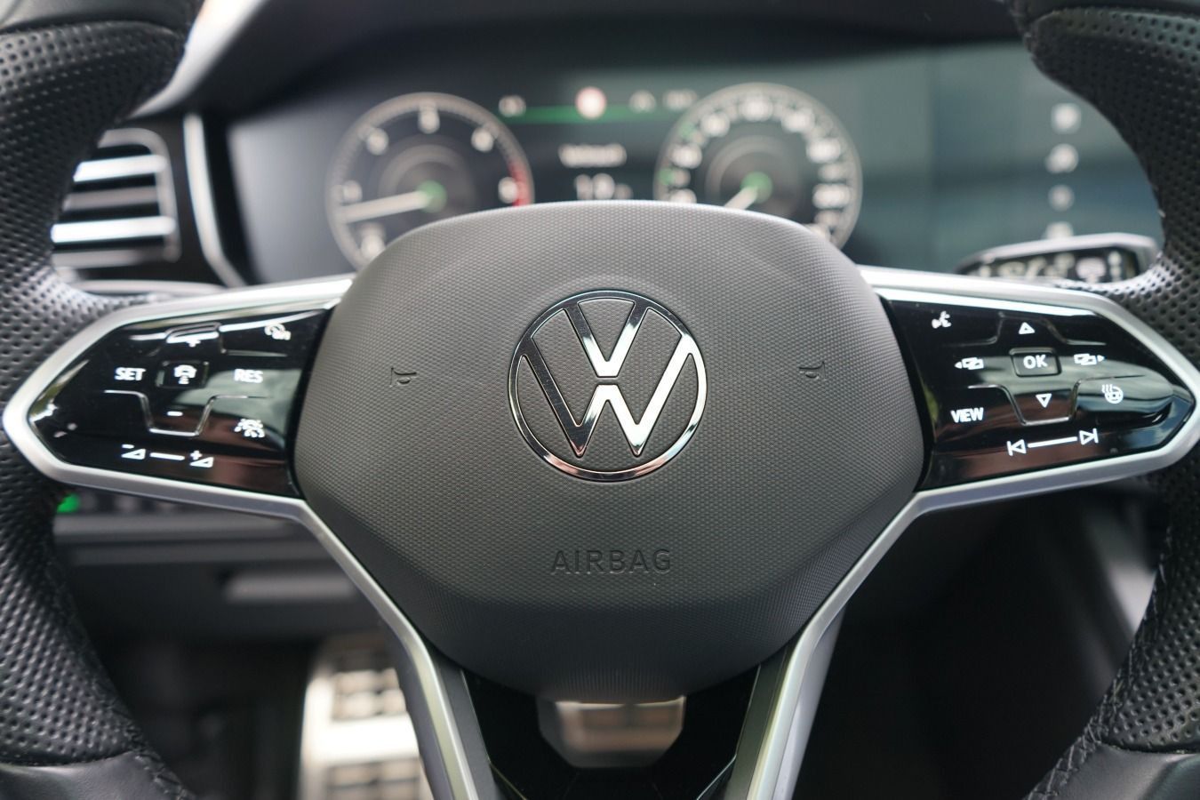 Volkswagen Touareg 4.0 V8 TDI R-Line - Samsaru's Car Outlet