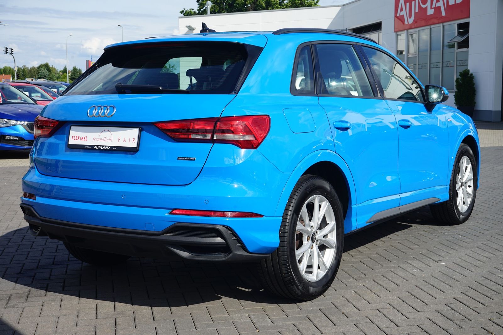 Audi Q3 35 2.0 TDI quattro S line - Samsaru's Car Outlet