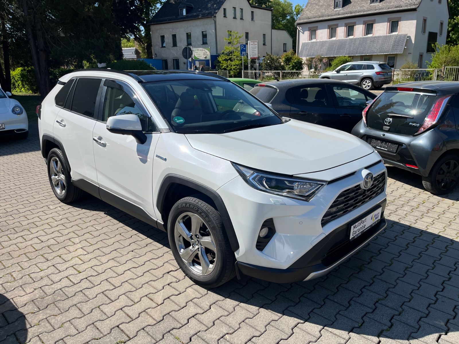 Toyota RAV 4 RAV4 Hybrid 4x4 Lounge - Samsaru's Car Outlet