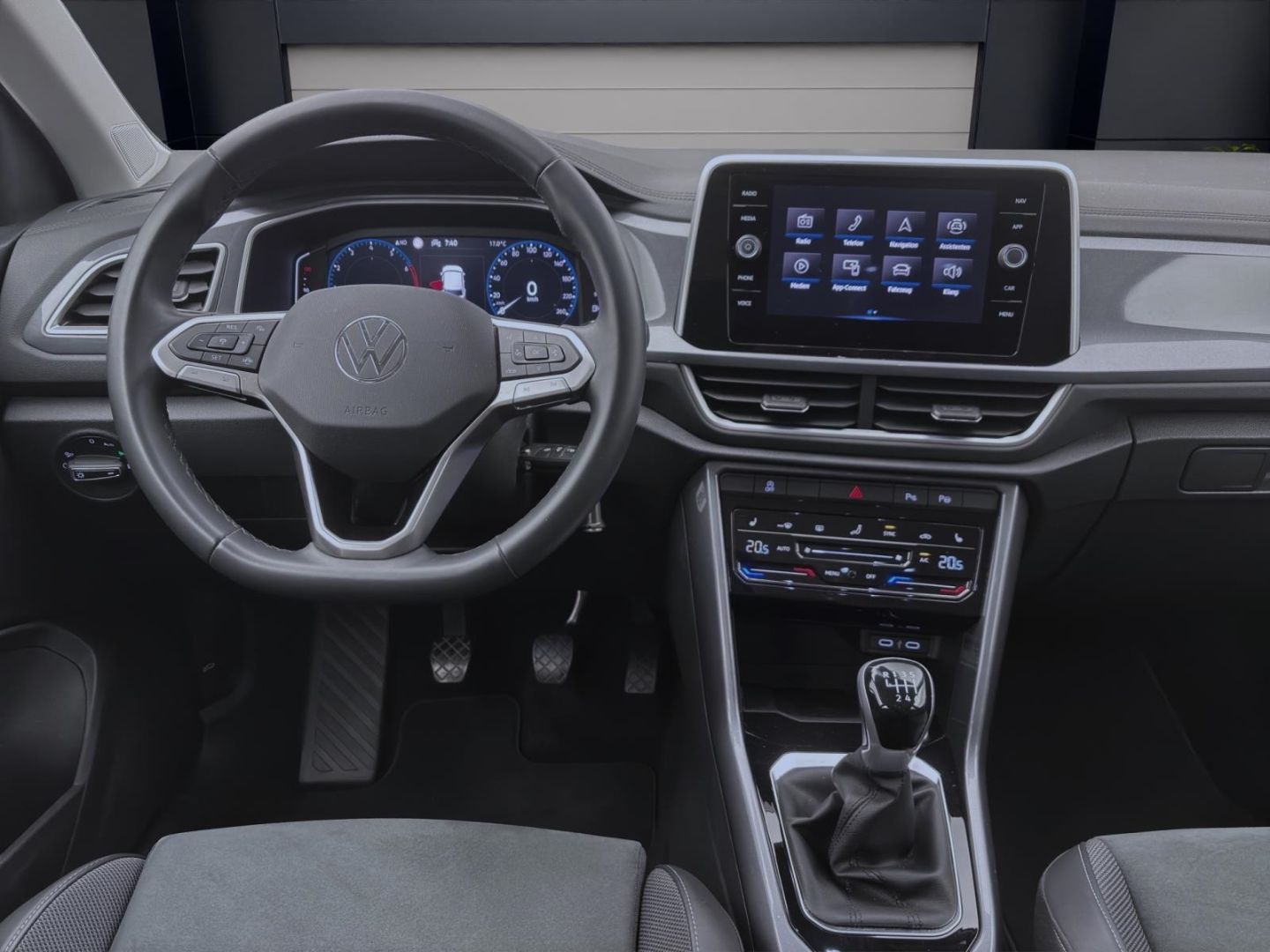 Volkswagen T-Roc 1.0 TSI STYLE - Samsaru's Car Outlet