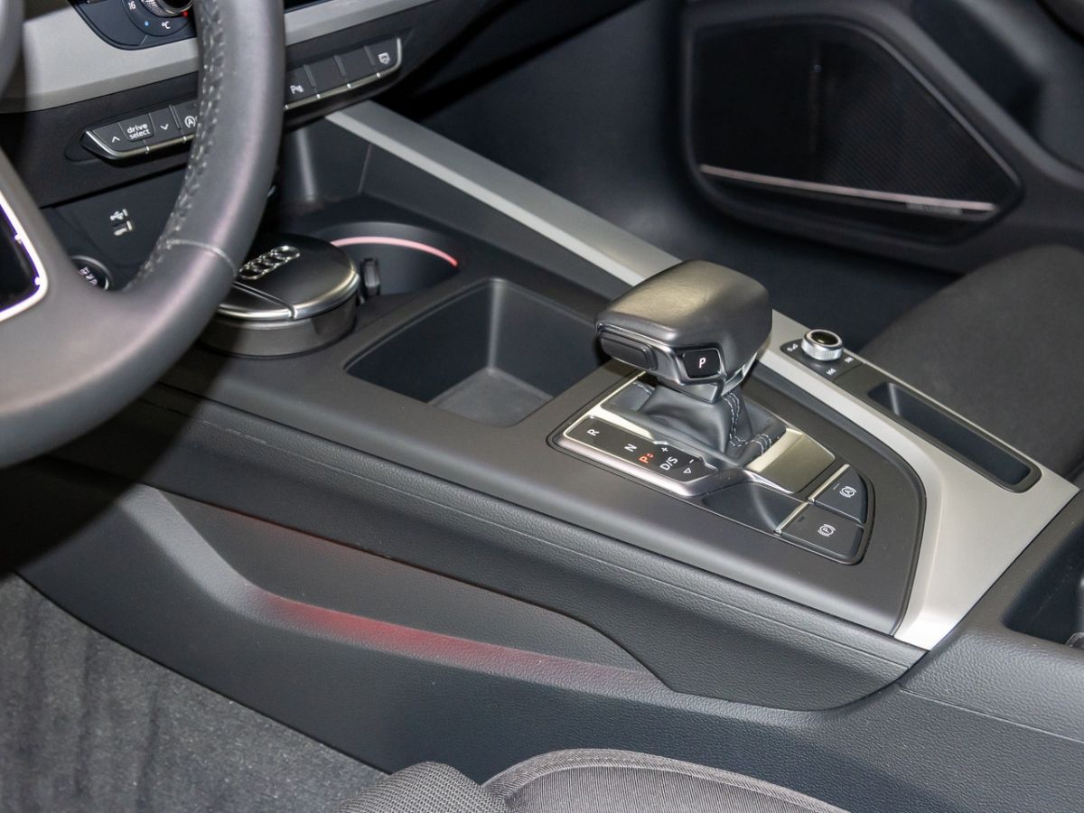 Audi A4 Avant 40 TFSI qu advanced - Samsaru's Car Outlet