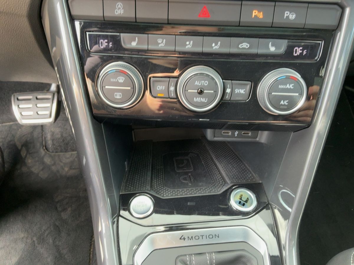 Volkswagen T-Roc 2.0 TSI 4M DSG R-LINE - Samsaru's Car Outlet