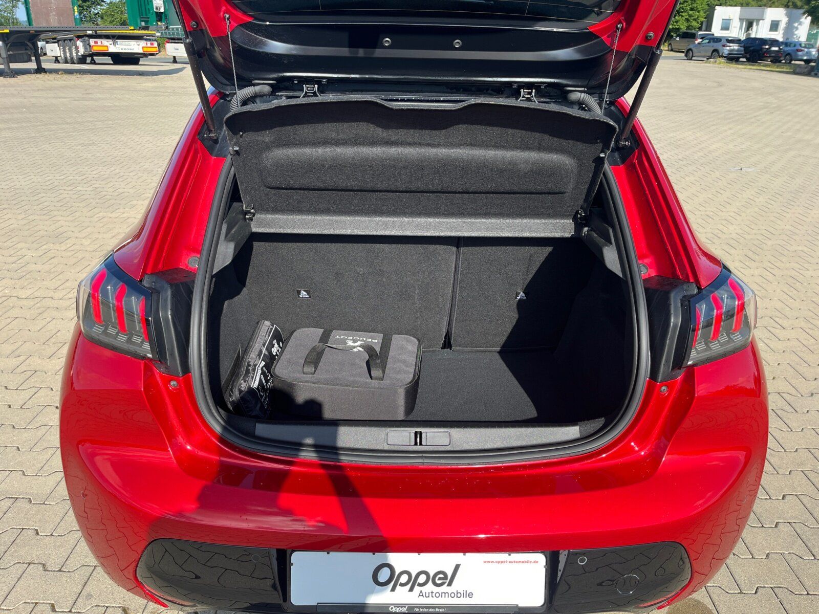 Peugeot e 208 GT - Samsaru's Car Outlet