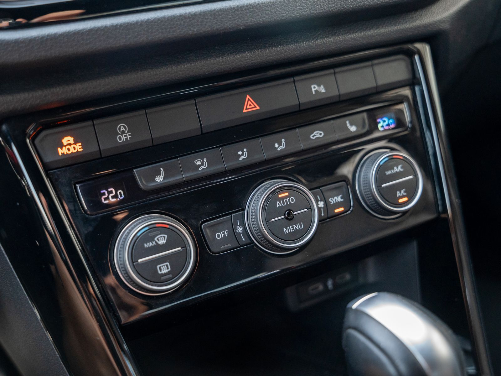 Volkswagen T-ROC Sport 1.5 TSI DSG - Samsaru's Car Outlet