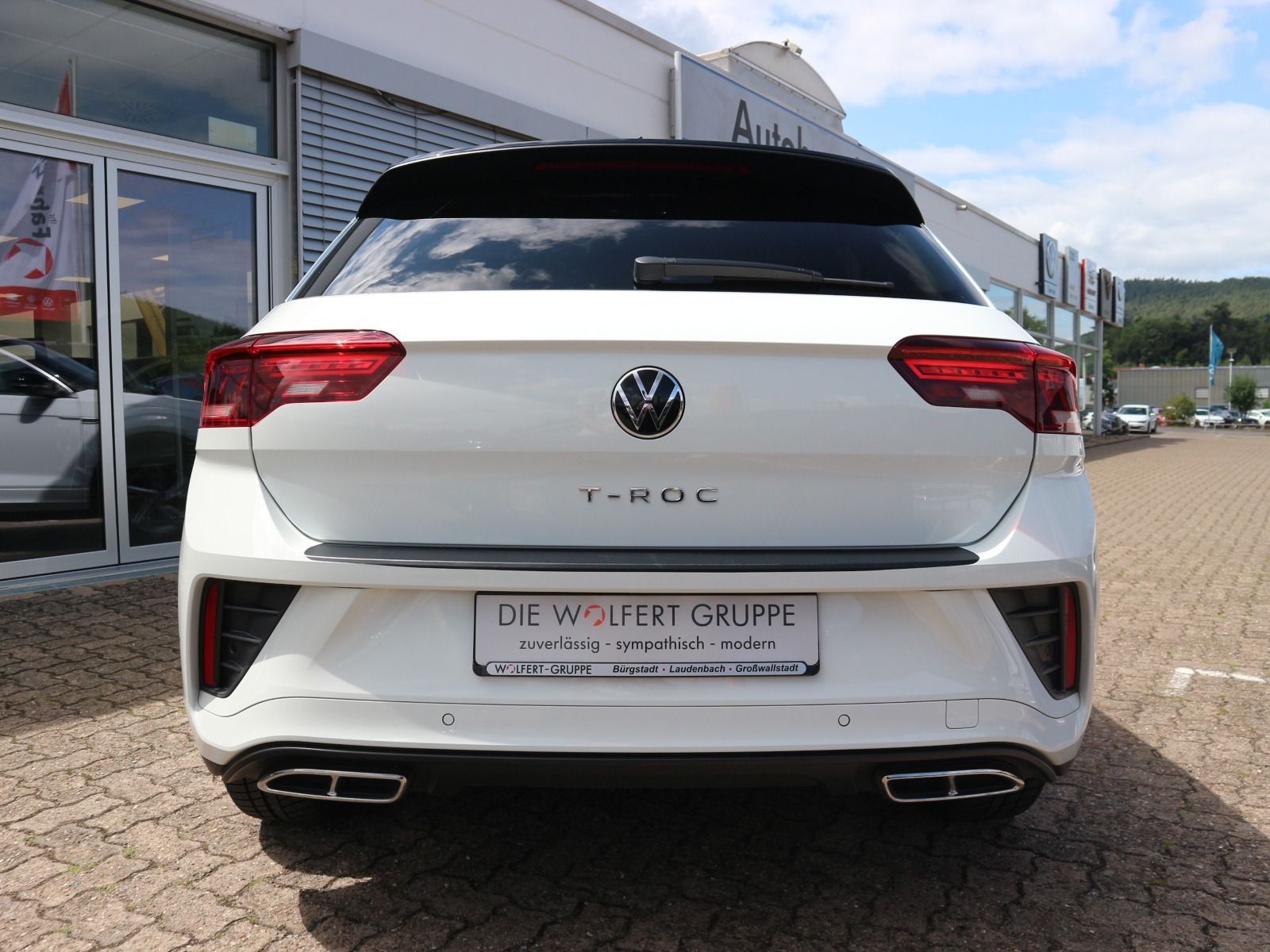 Volkswagen T-Roc R-Line 2.0 TDI DSG - Samsaru's Car Outlet