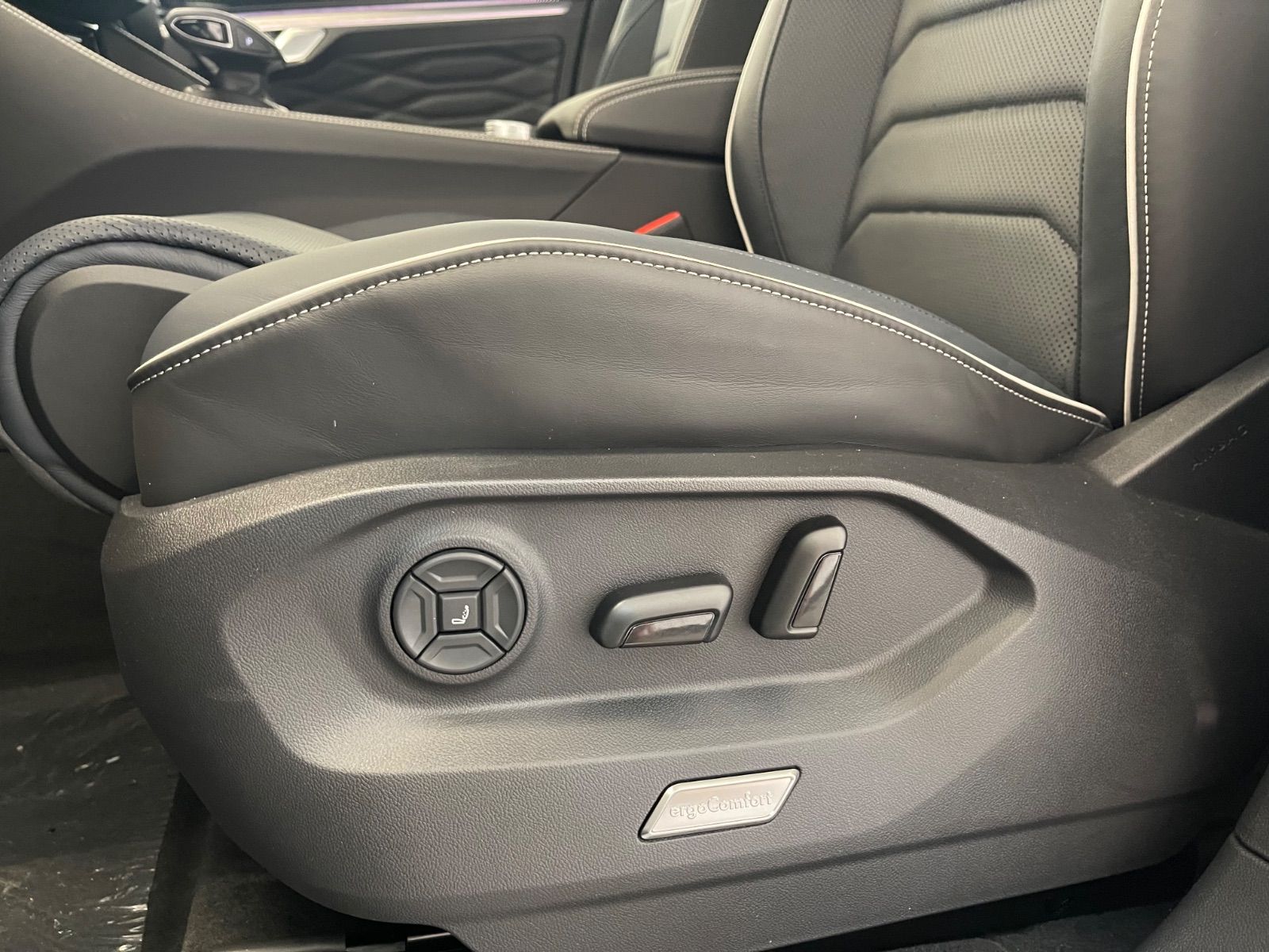 Volkswagen Touareg 3.0 TDI 4Motion R-Line Final Edition
