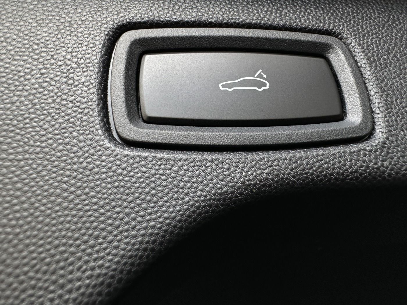 Porsche Macan - Samsaru's Car Outlet