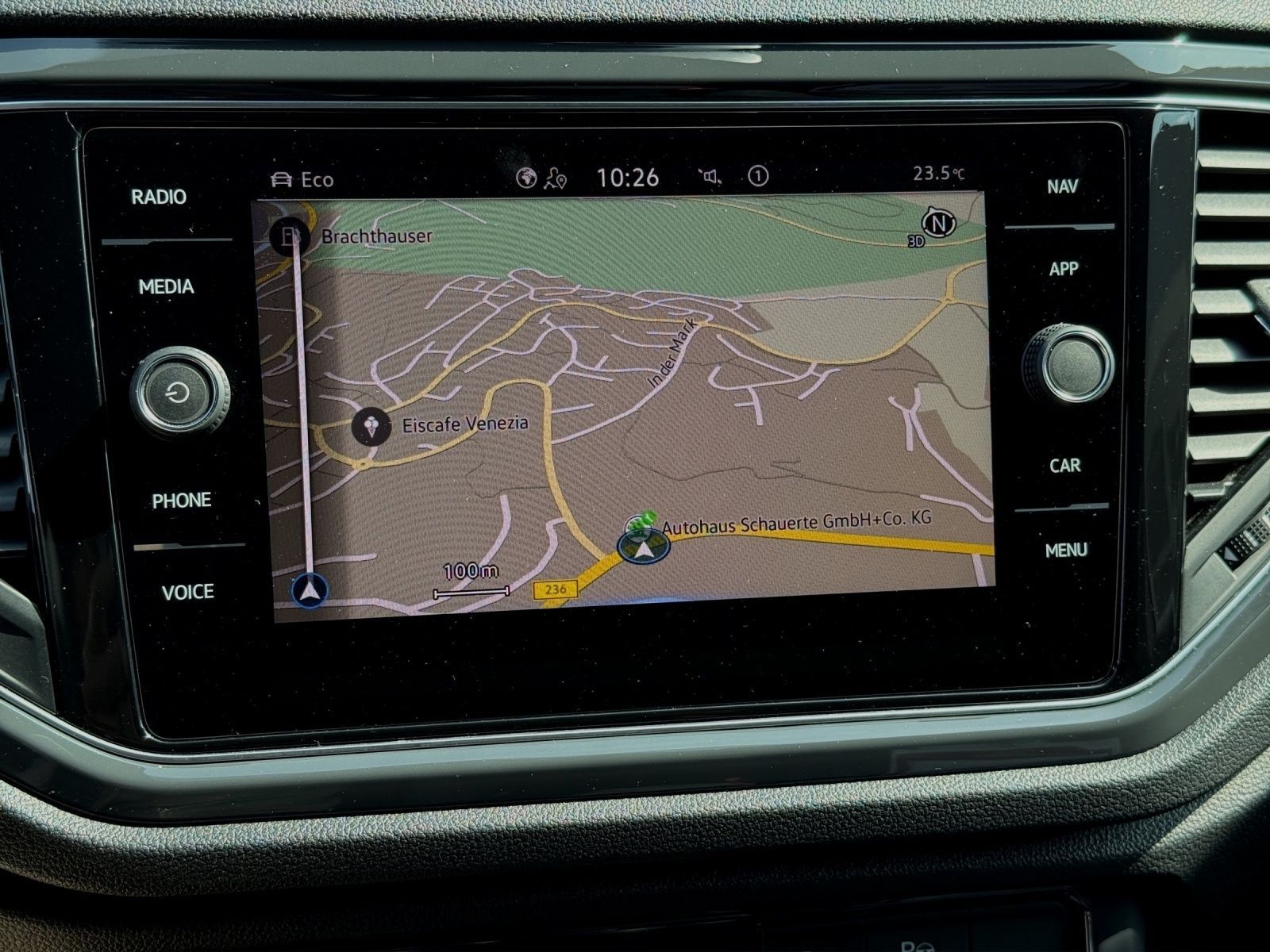 Volkswagen T-Roc 2.0 TDI DSG R-LINE - Samsaru's Car Outlet