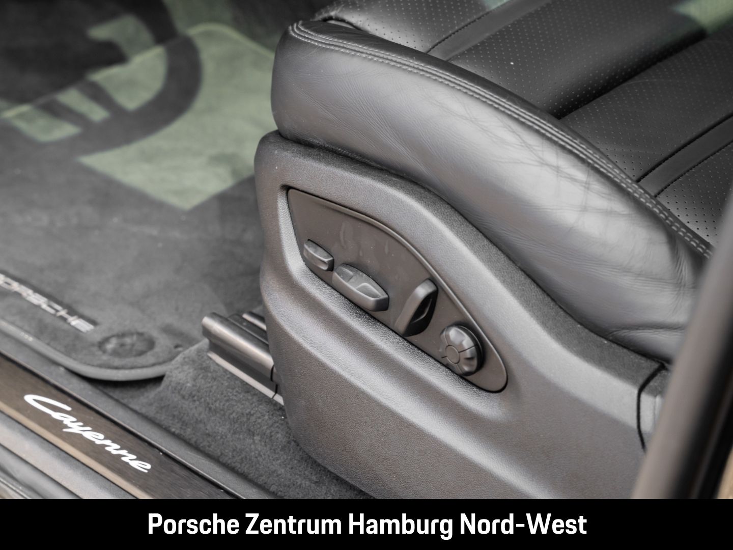 Porsche Cayenne PASM Panorama Dach BOSE 21-Zoll HUD 360°