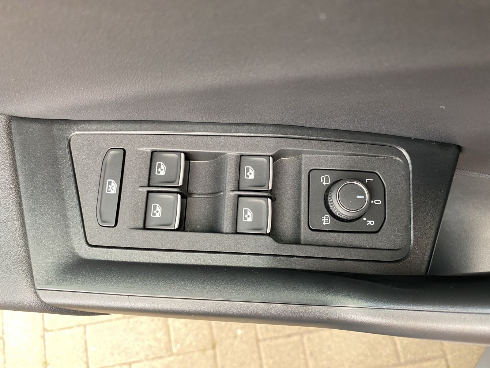 Volkswagen T-Roc 2.0 TSI 4Motion R-Line - Samsaru's Car Outlet