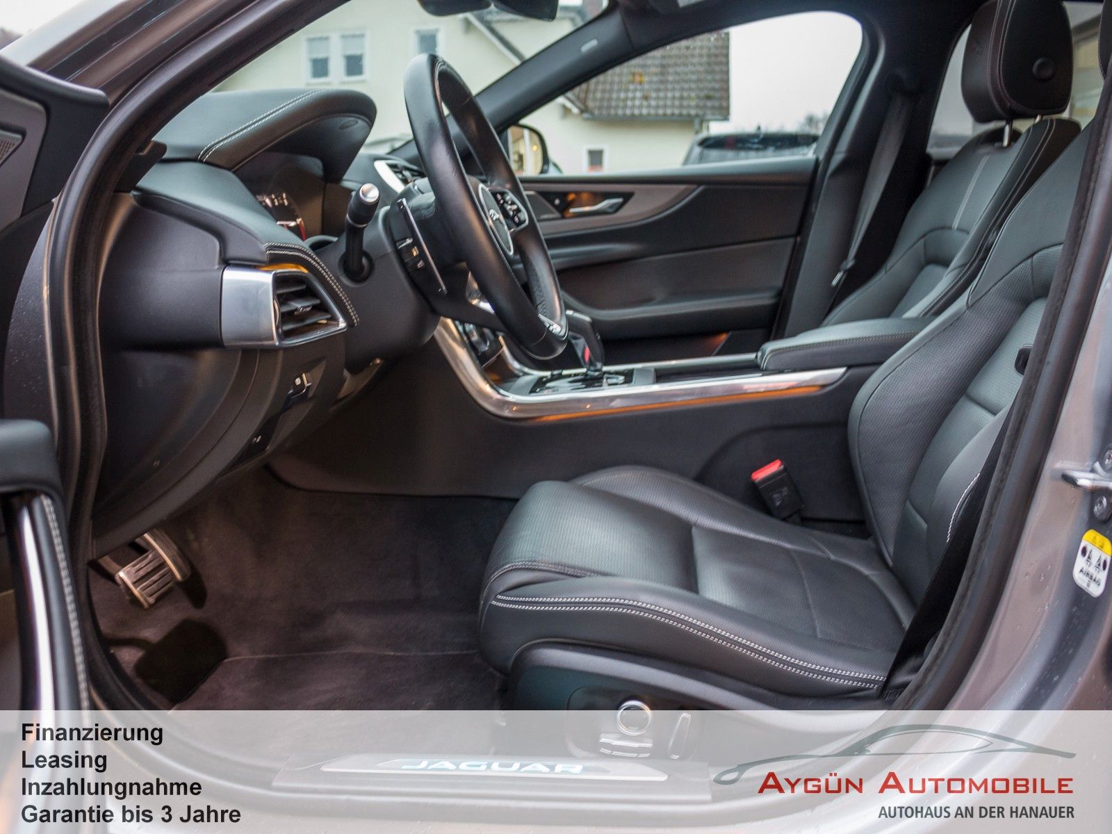 Jaguar XE D200 RWD R-Dynamic Black*ACC*AHK*HUD*Pano*