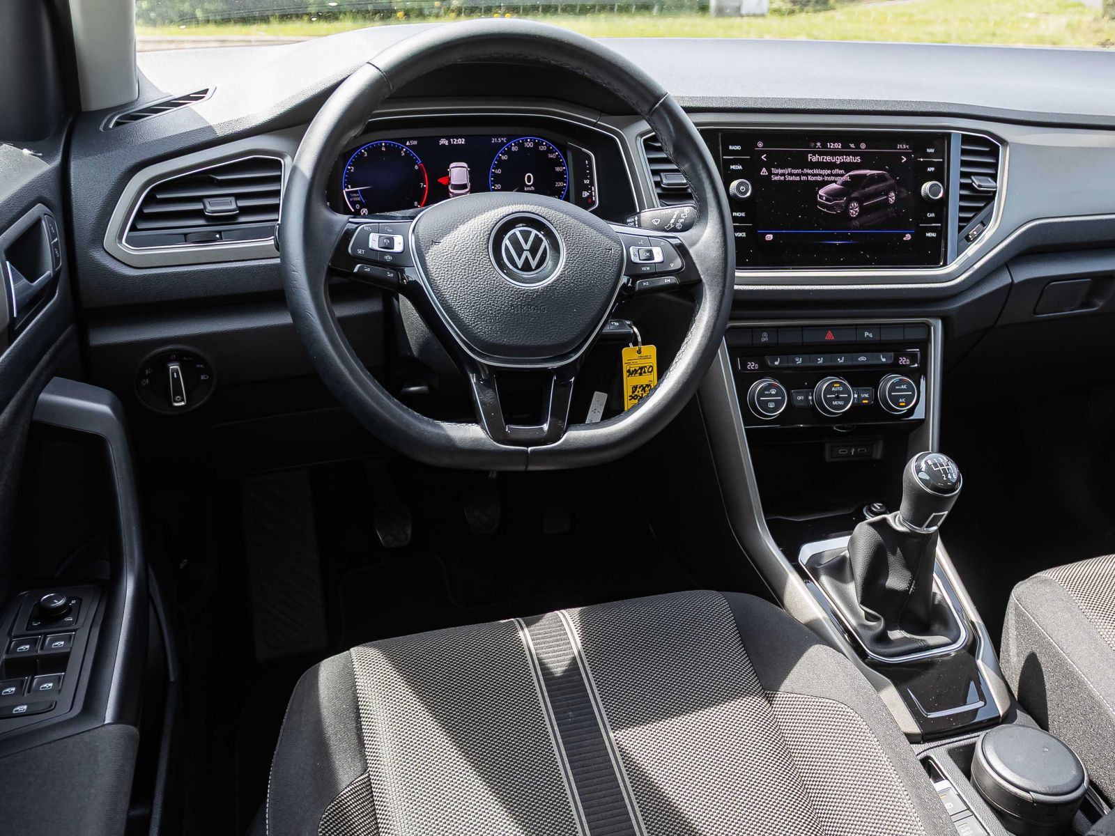 Volkswagen T-Roc 1.0 TSI Style - Samsaru's Car Outlet