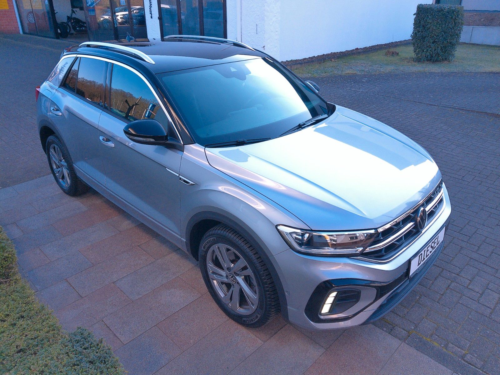 Volkswagen T-Roc 2.0 TDI DSG R-Line - Samsaru's Car Outlet