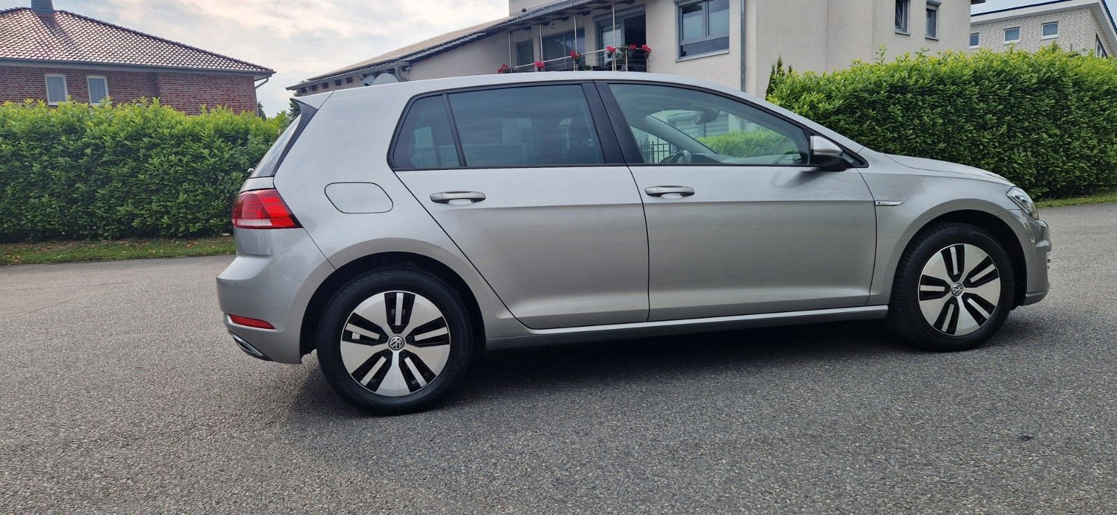 Volkswagen Golf VII e-Golf - Samsaru's Car Outlet