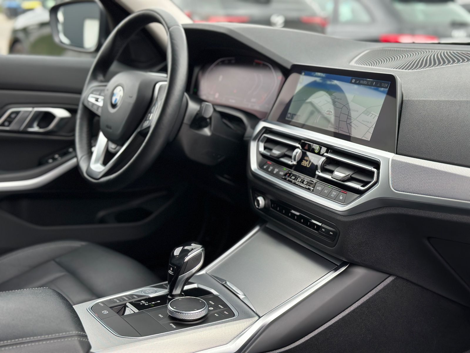 BMW 320 d xDrive Laser Leder HuD Key Innovation - Samsaru's Car Outlet