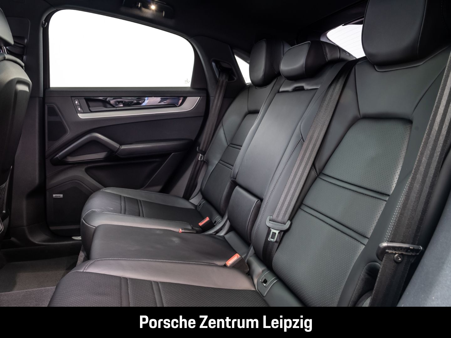 Porsche Cayenne E-Hybrid Coupe Massage el.AHK InnoDrive