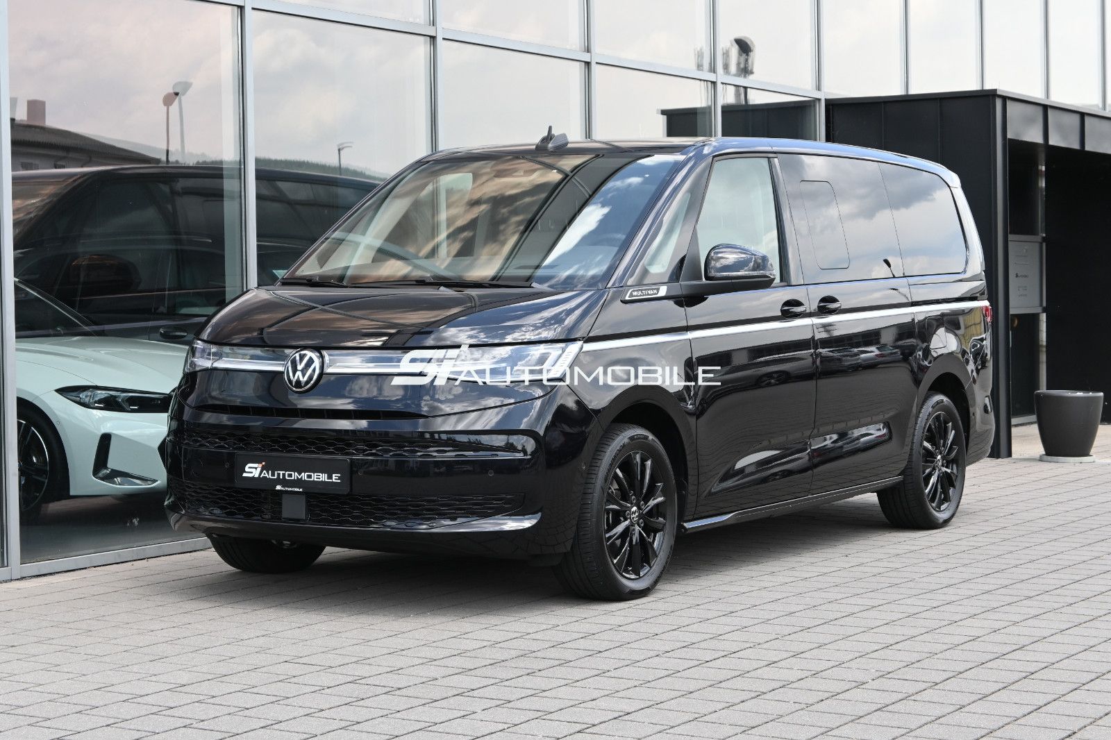 Volkswagen T7 Multivan 2.0 TDI DSG Style - Samsaru's Car Outlet