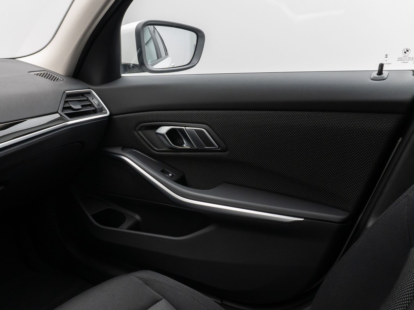 BMW 330e - Samsaru's Car Outlet