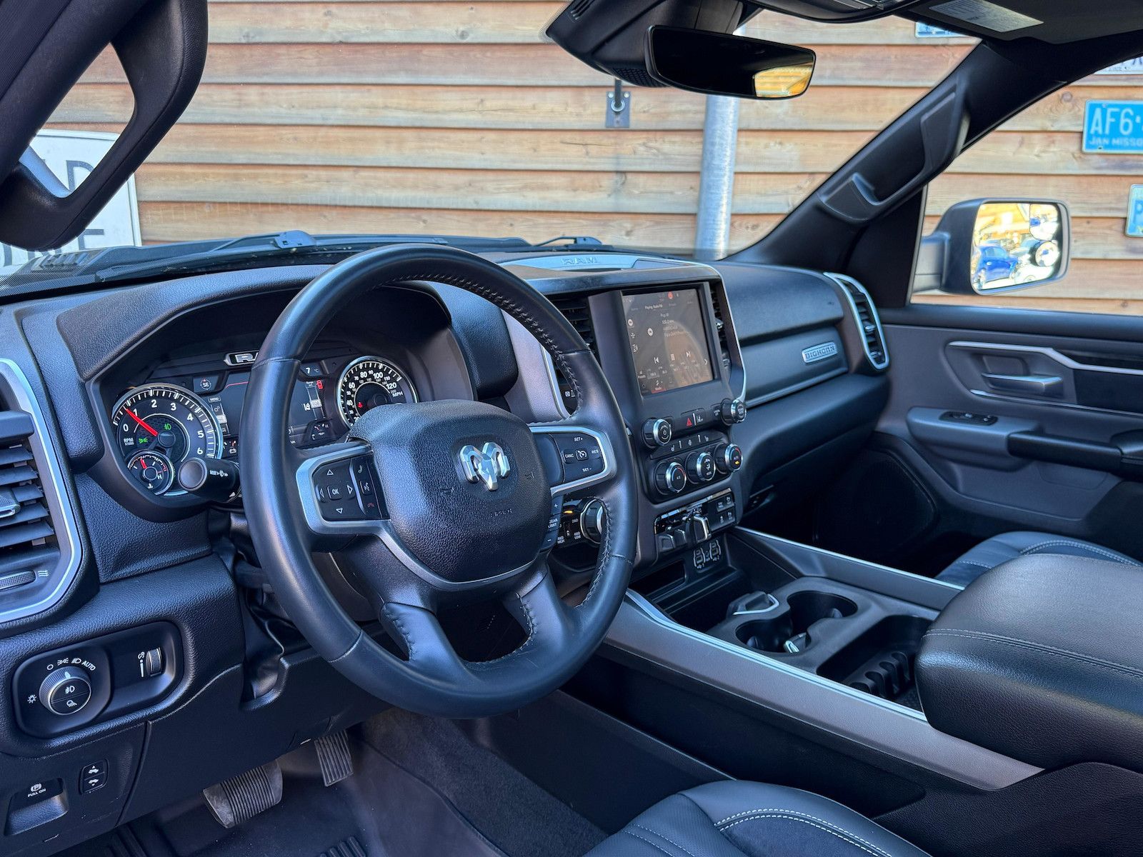 Dodge RAM 1500 5,7L BigHorn Crew Cab LED AHK 4x4 Pano