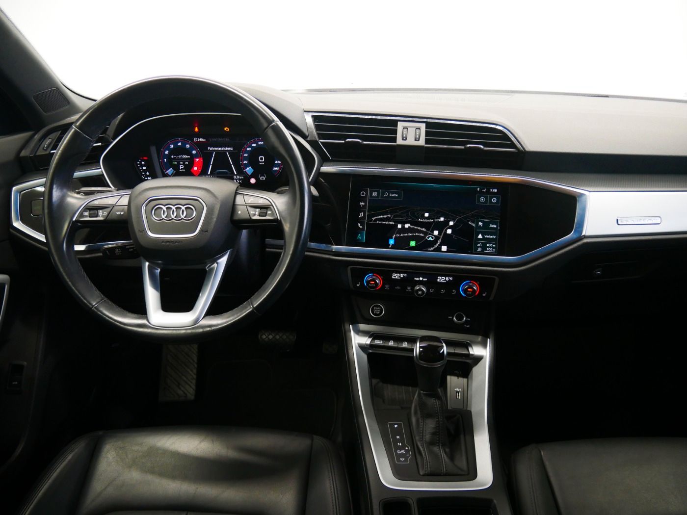 Audi Q3 45 TFSI quattro advanced - Samsaru's Car Outlet