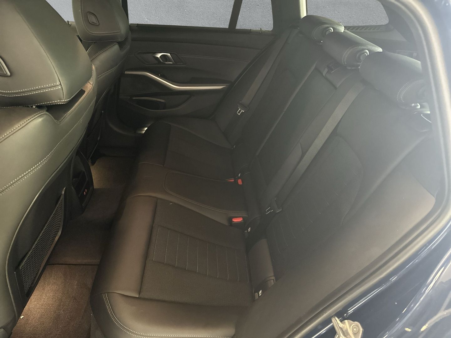 BMW 320 d - Samsaru's Car Outlet