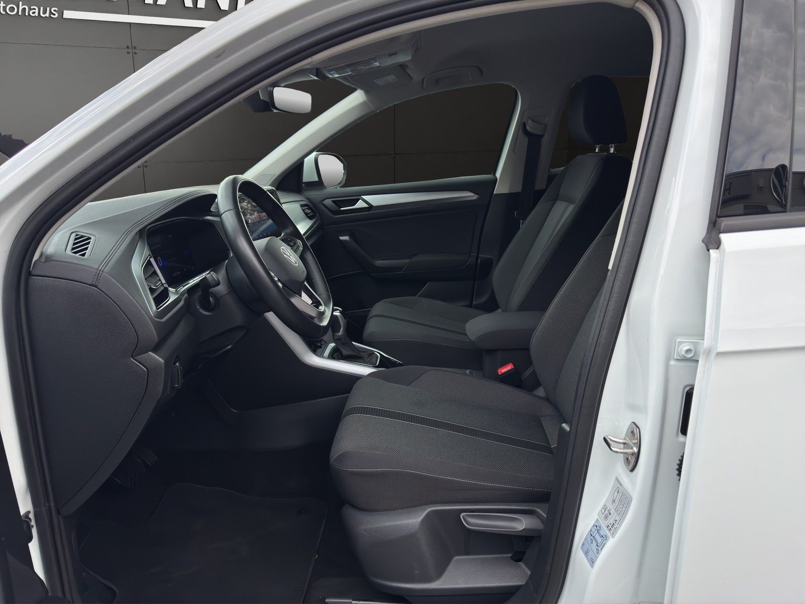 Volkswagen T-Roc 1.5TSI DSG Life - Samsaru's Car Outlet