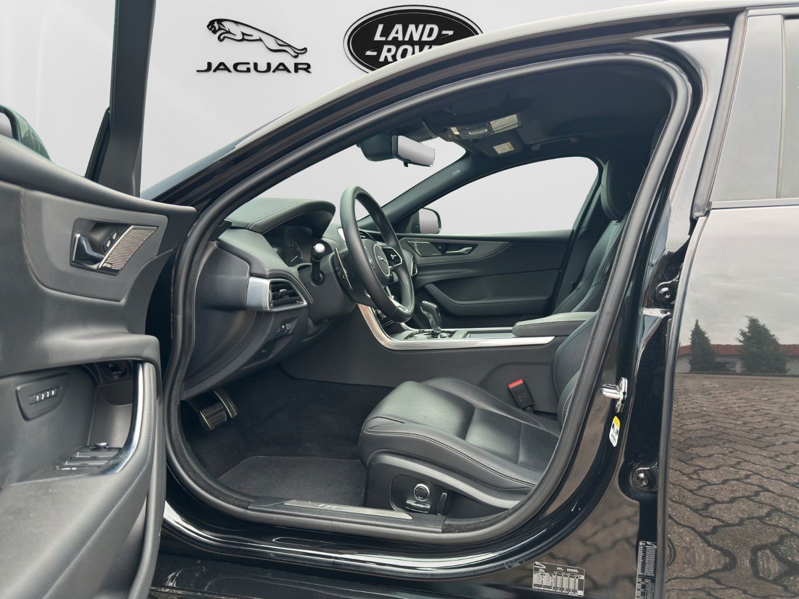 Jaguar XE P250 R-Dynamic Black|Head-Up|Meridian|360°
