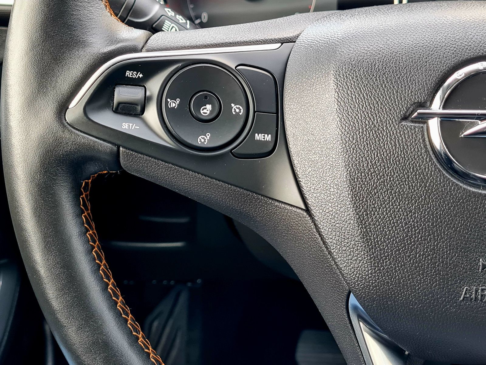 Opel Crossland Innovation - Samsaru's Car Outlet