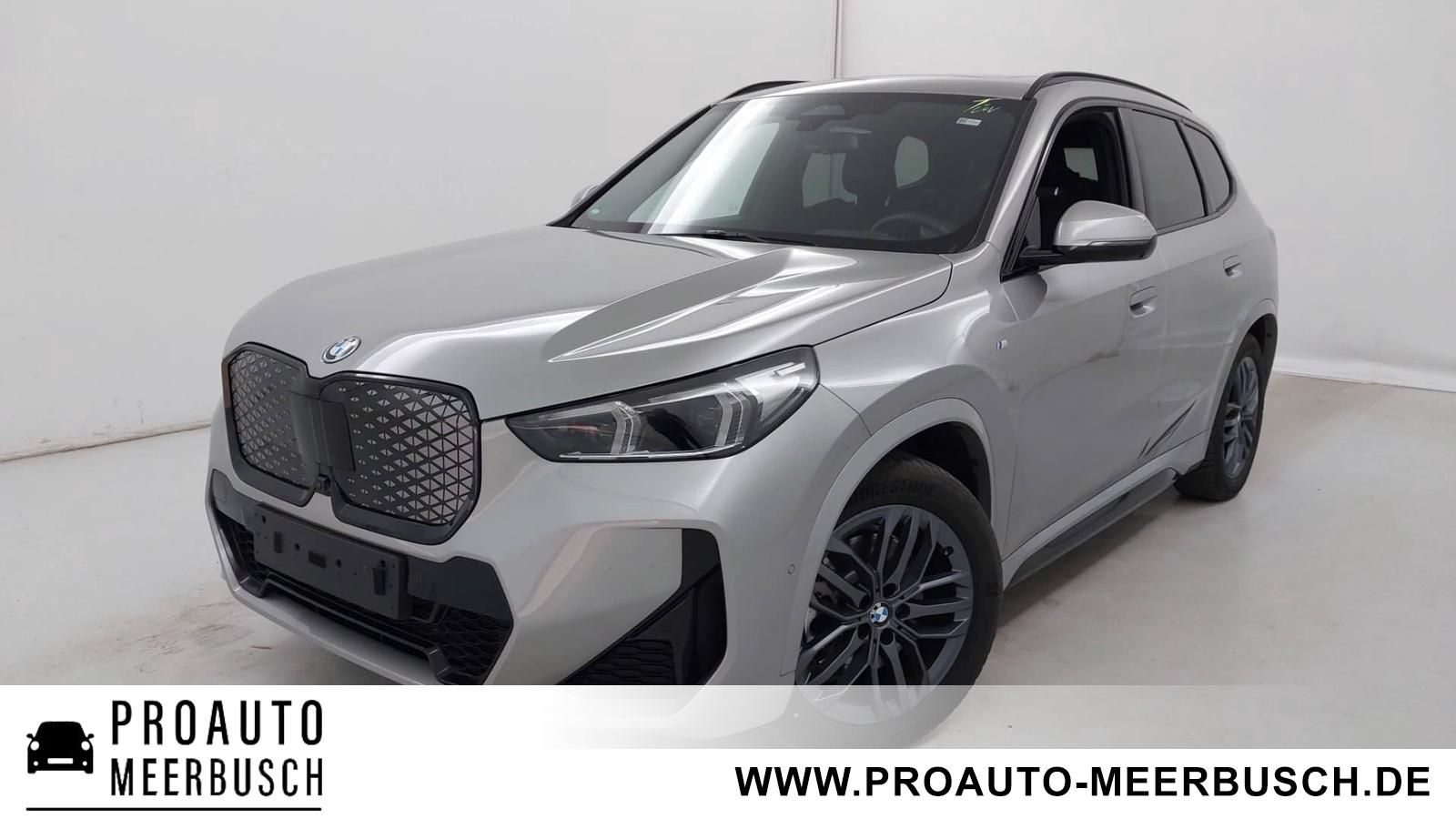 BMW iX1 30 xDrive M Sport PANO/HEADUP/MASSAGE/AHK