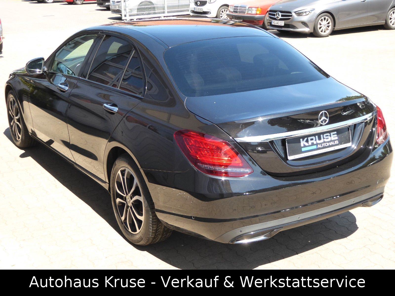 Mercedes-Benz C 200 - Samsaru's Car Outlet