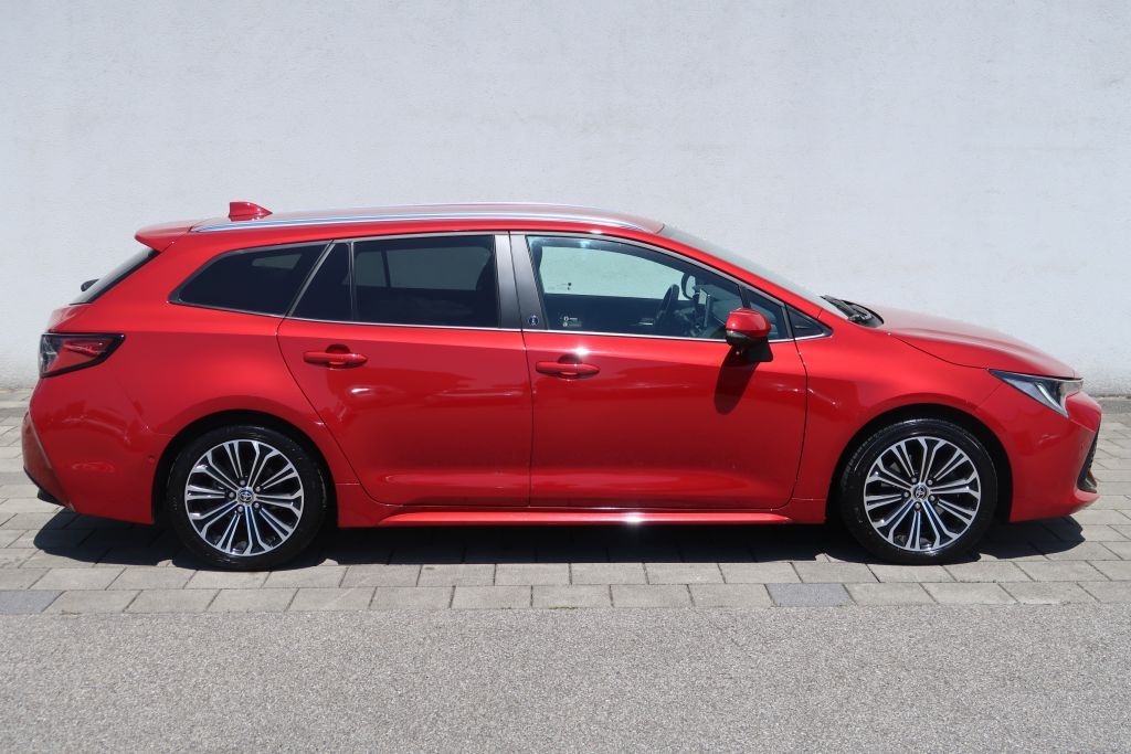 Toyota Corolla 2.0 Hybrid Touring S - Samsaru's Car Outlet